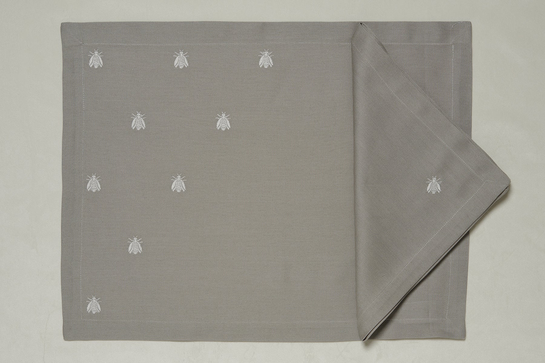 Placemat set Api Table linens ricamo Api