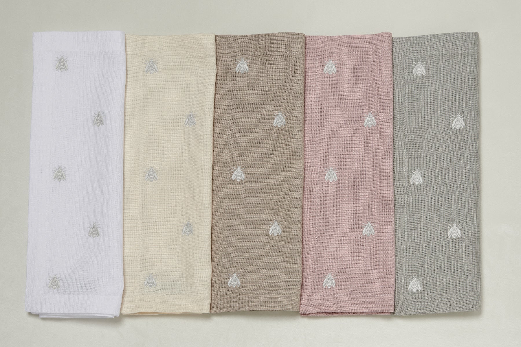 Placemat set Api Table linens ricamo Api