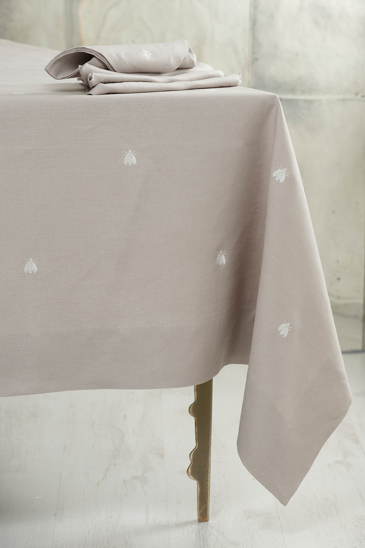 Tablecloth ricamo allover Api Table linens