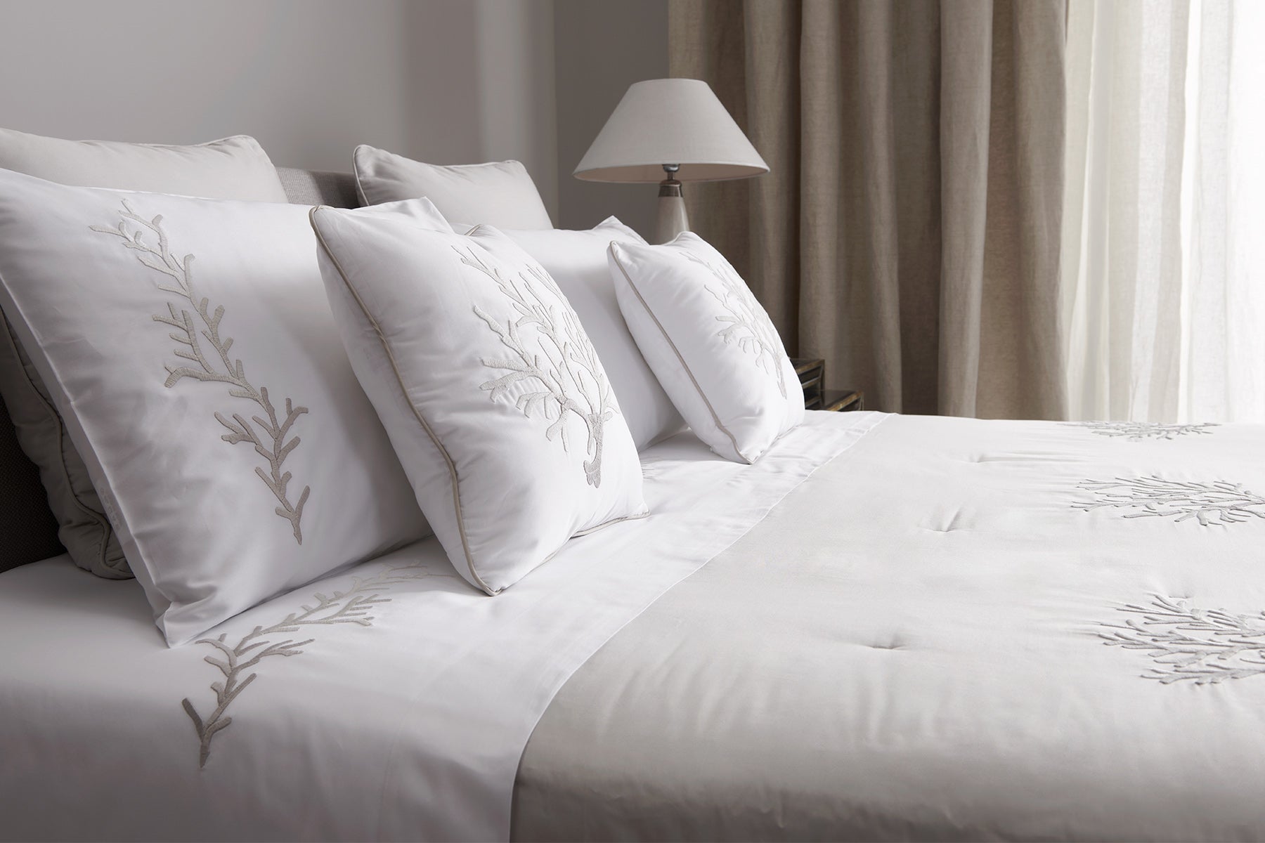 Quilted bedspread and quilt Corallomania