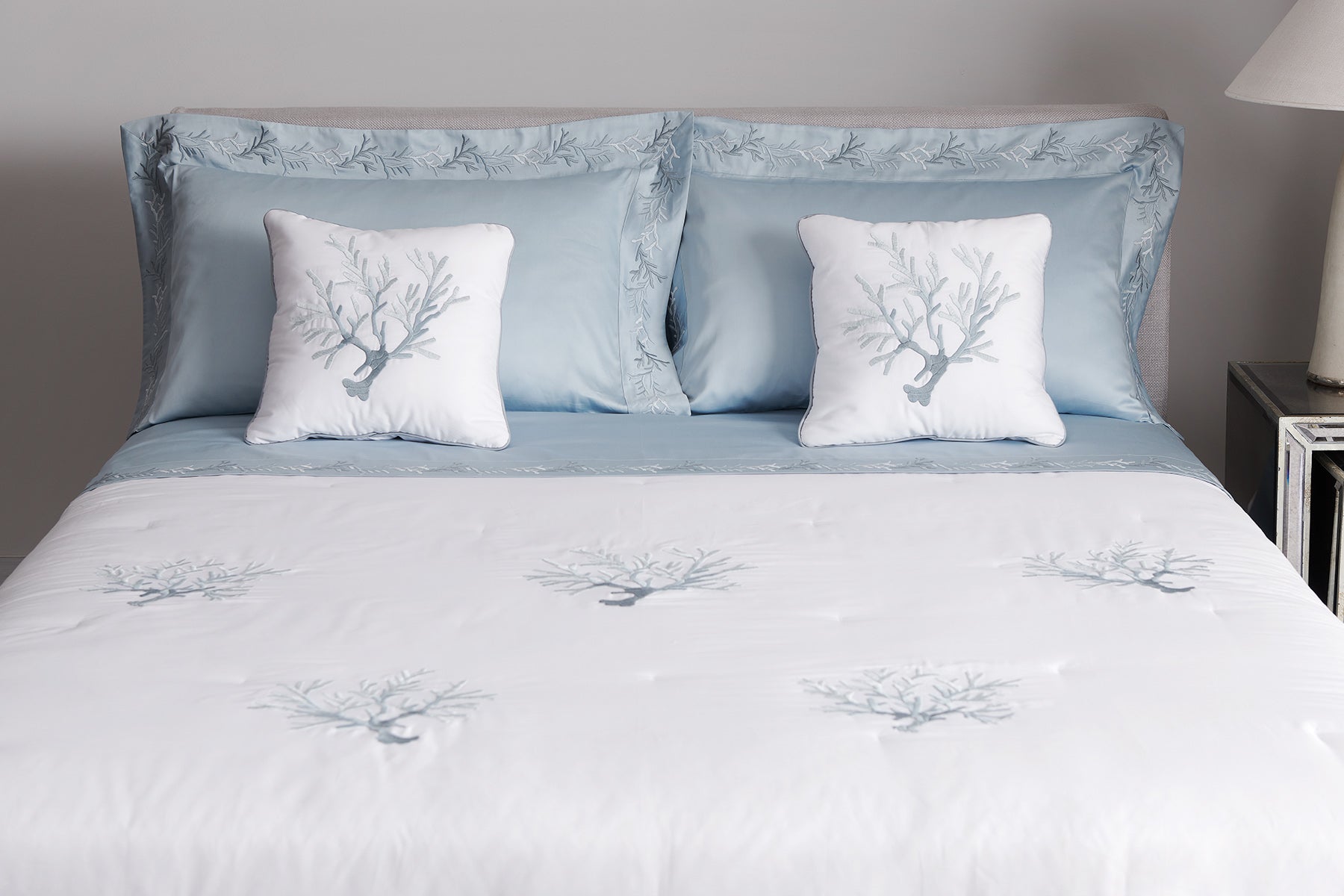 Quilted bedspread and quilt Corallomania