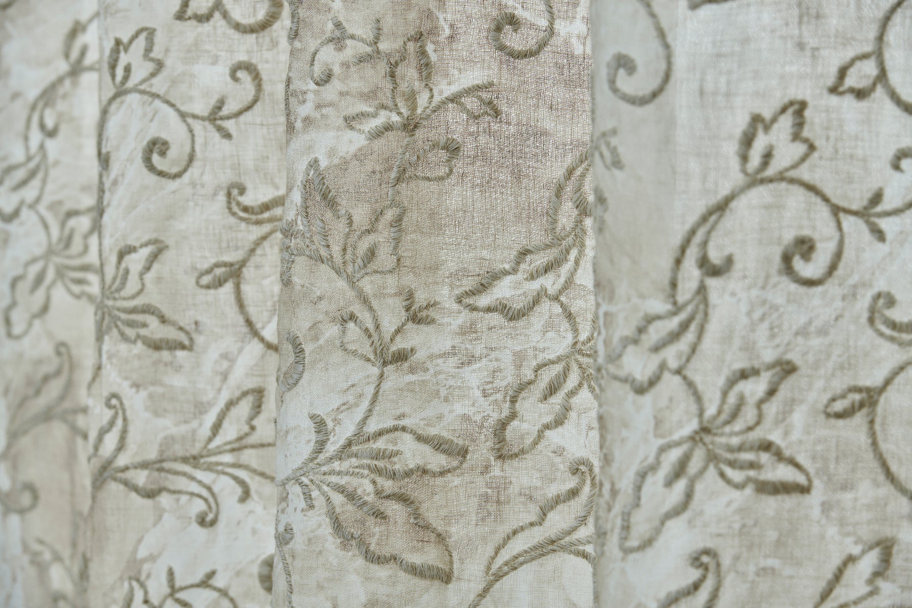 Fabric Dune Merveille Marmorino ricamo allover