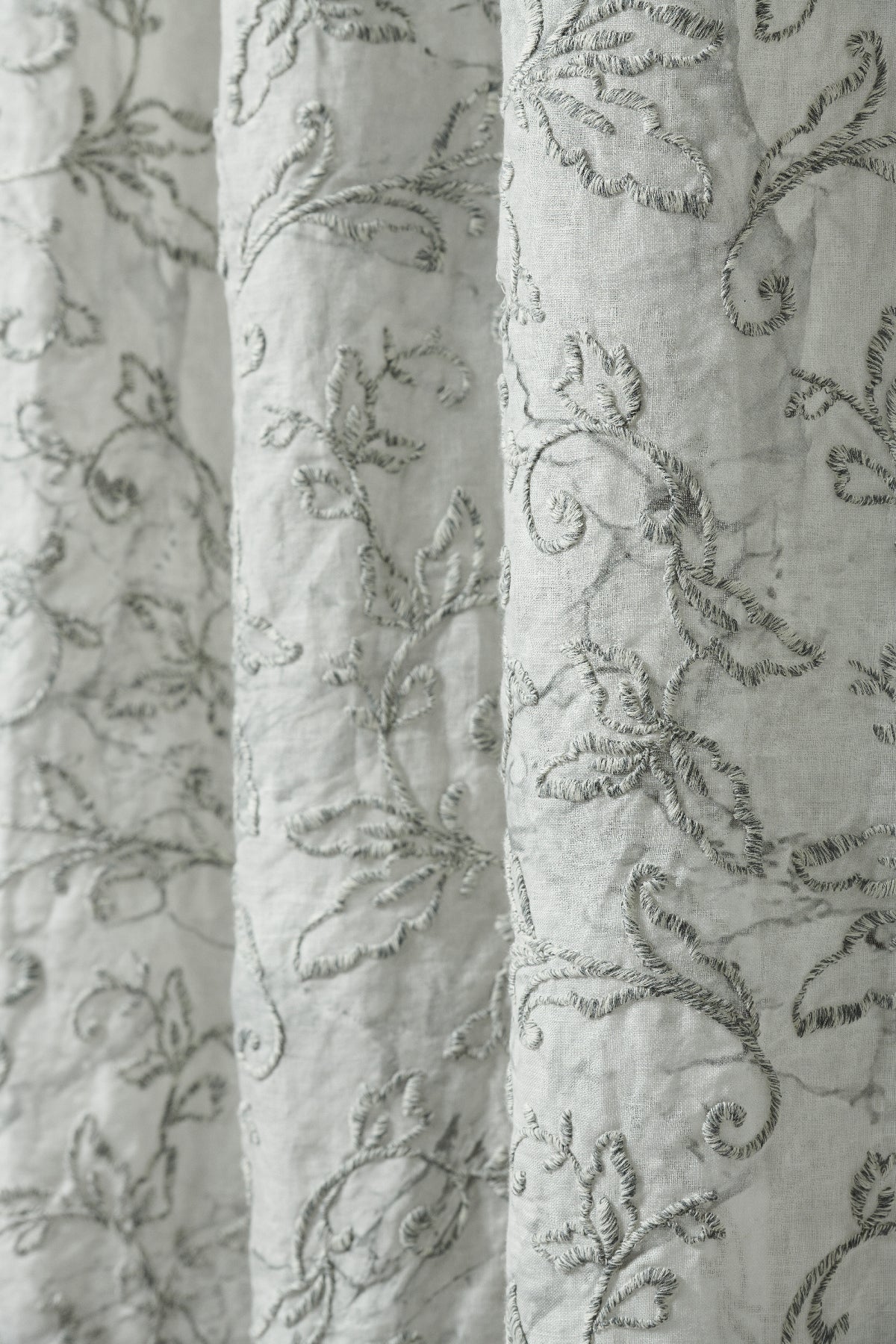 Fabric Dune Merveille Marmorino ricamo allover