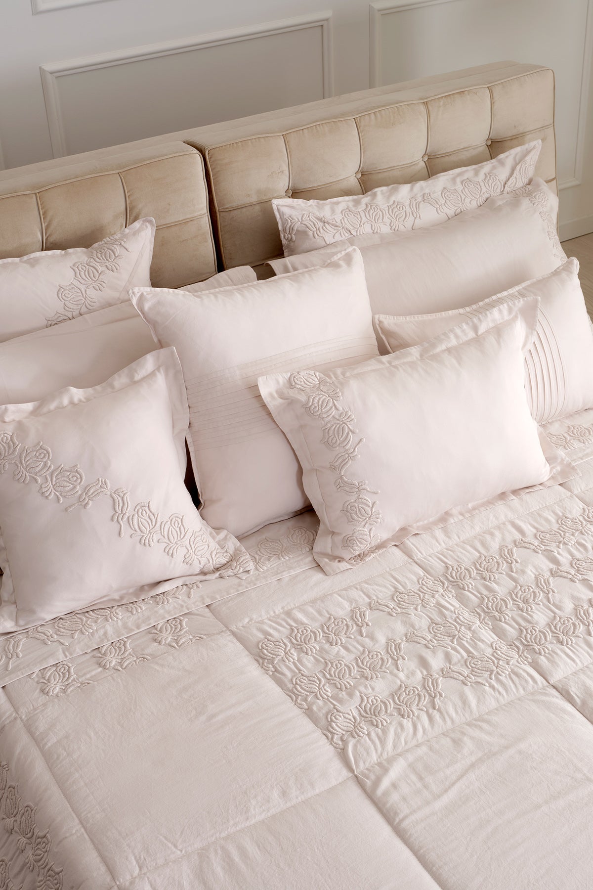 Quilt e trapunta in raso di cotone ricamato Eau de Rose - Mastro Raphael