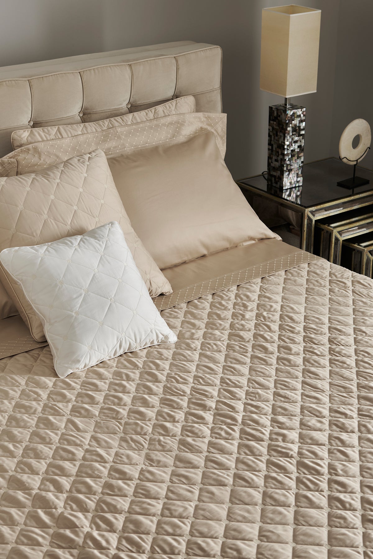 Quilt e trapunta Fontainebleau in cotone ricamato all over Mastro Raphael
