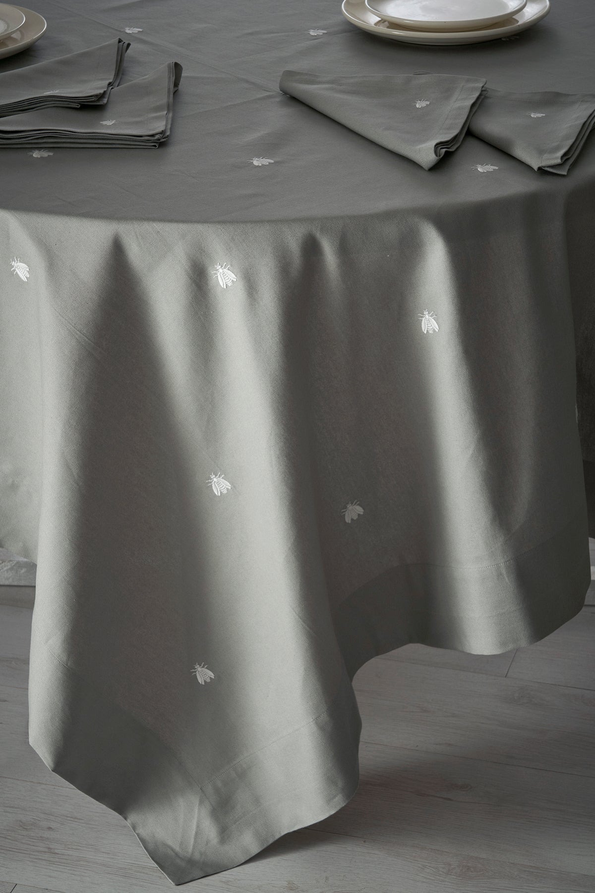 Tablecloth ricamo allover Api Table linens