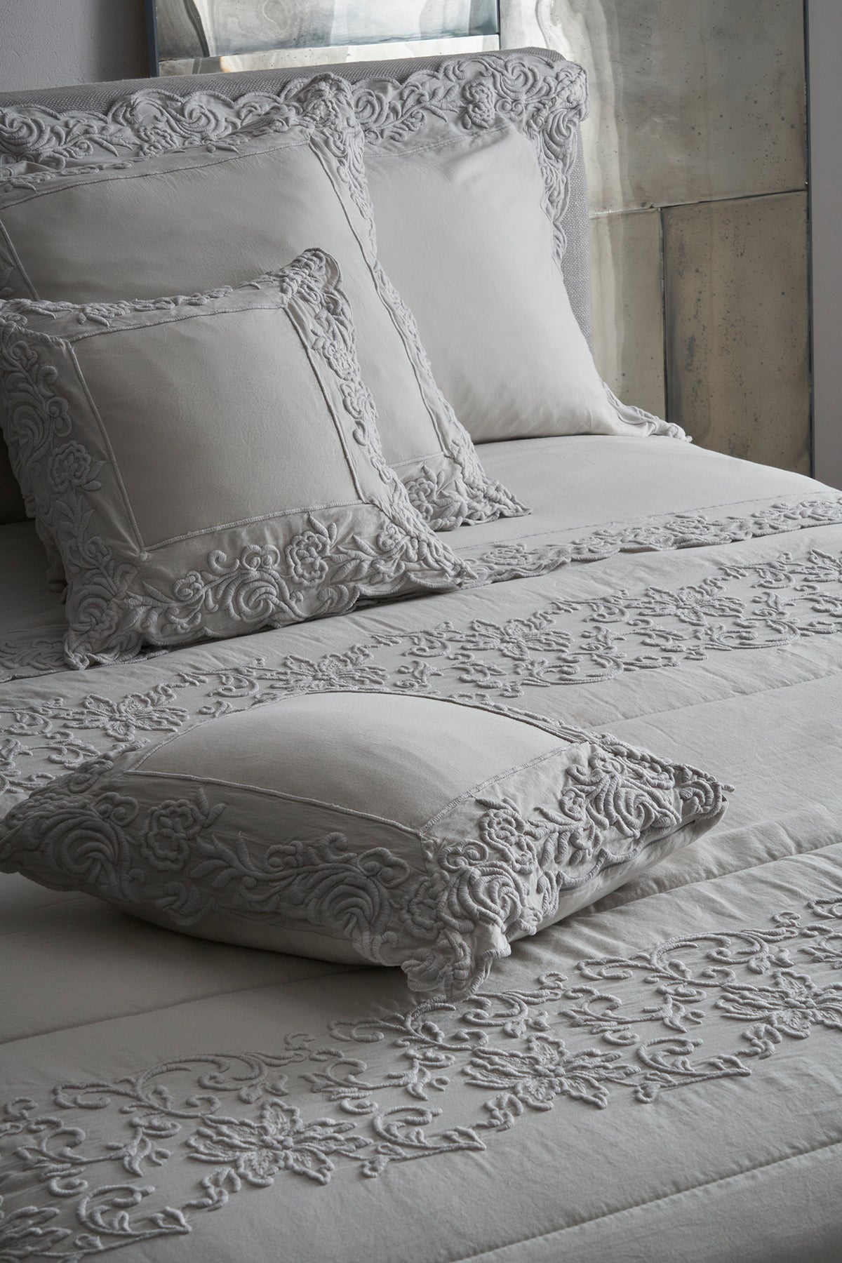 Quilt e trapunta Dune Merveille con due fasce ricamate - Mastro Raphael