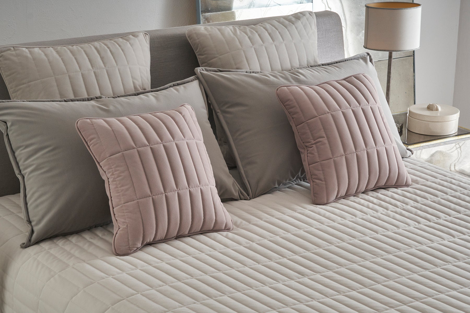 Quilted bedspread Essential Velluto rettangoli piccoli