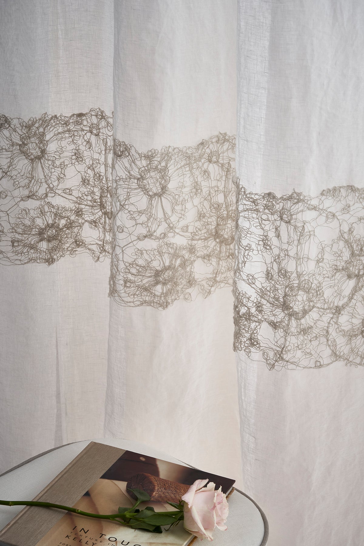 Curtain Romance doppia fascia macramé fiori