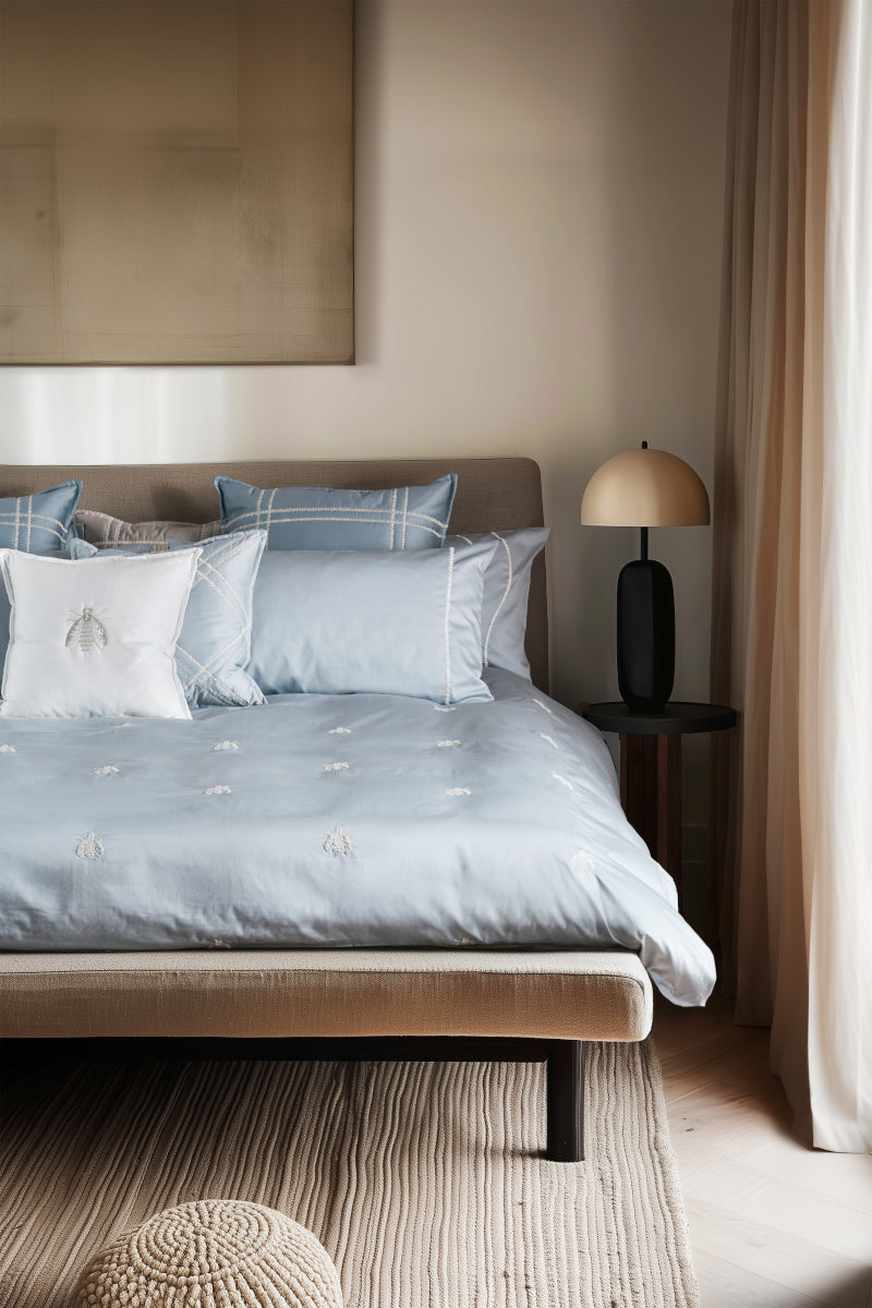 Biancheria da letto con ricami a punto irregolare su raso di cotone Couture d’art - Mastro Raphael