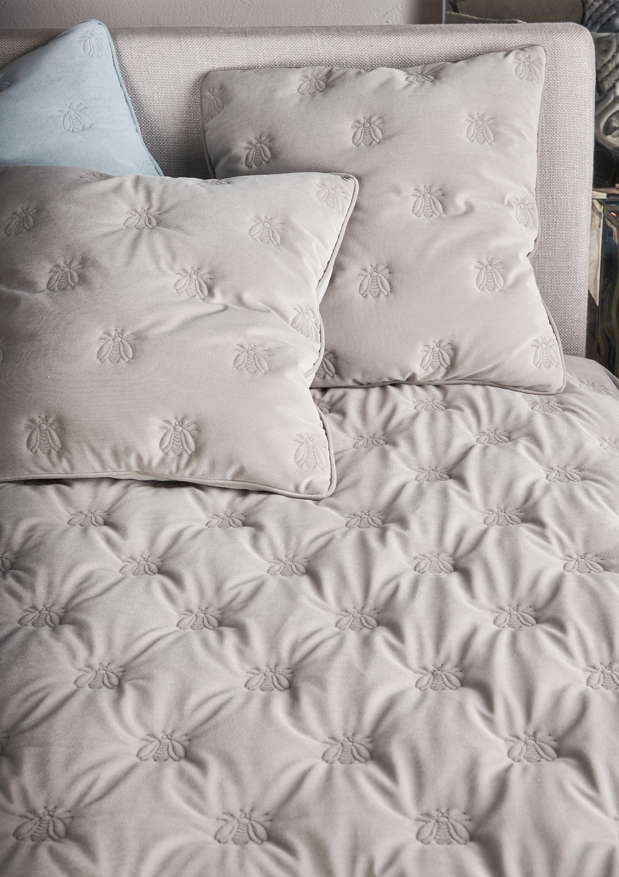 Quilted bedspread Api silhouette velluto