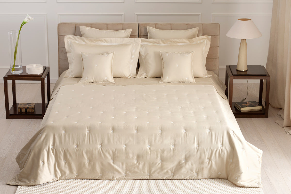 Quilt e trapunta in satin di cotone ricamato Api Satin - Mastro Raphael
