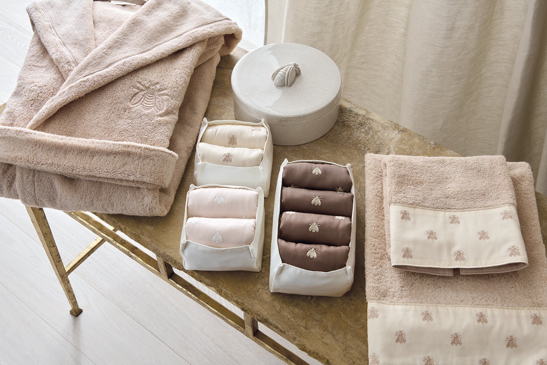 Collezione Api Satin Bath linens - Mastro Raphael