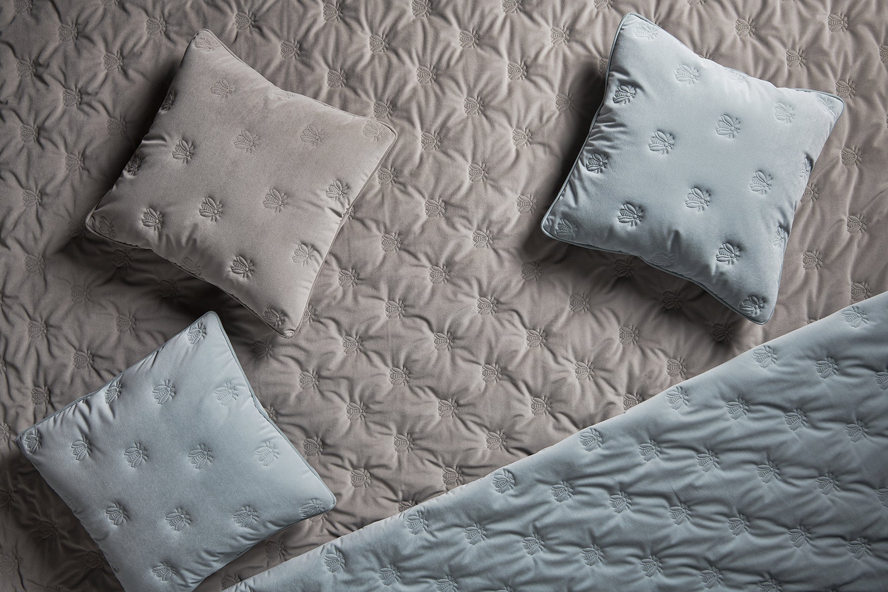 Quilted bedspread Api silhouette velluto