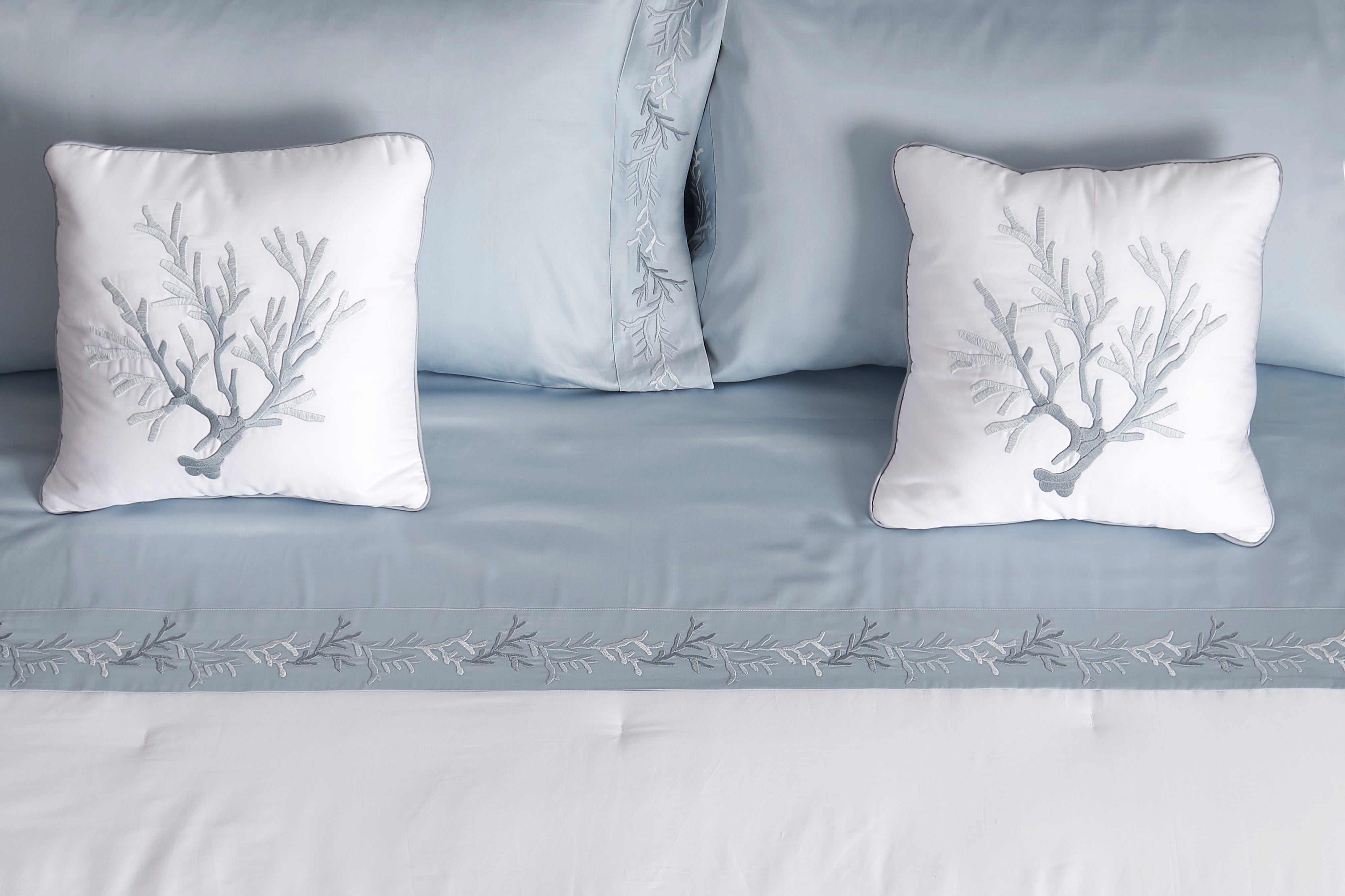 Sheet set Corallomania with embroidered border and flange