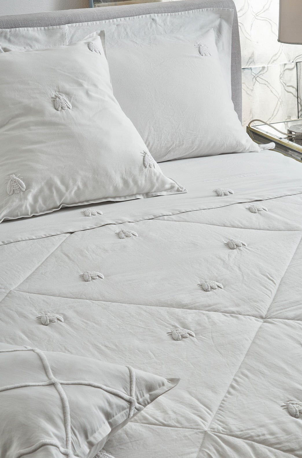 Quilted bedspread and quilt Api Abeille Merveille
